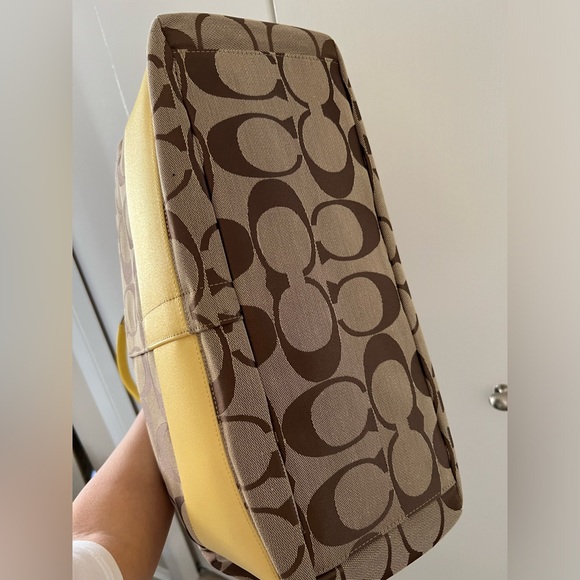 Large Coach Bag - Picture 4 of 4